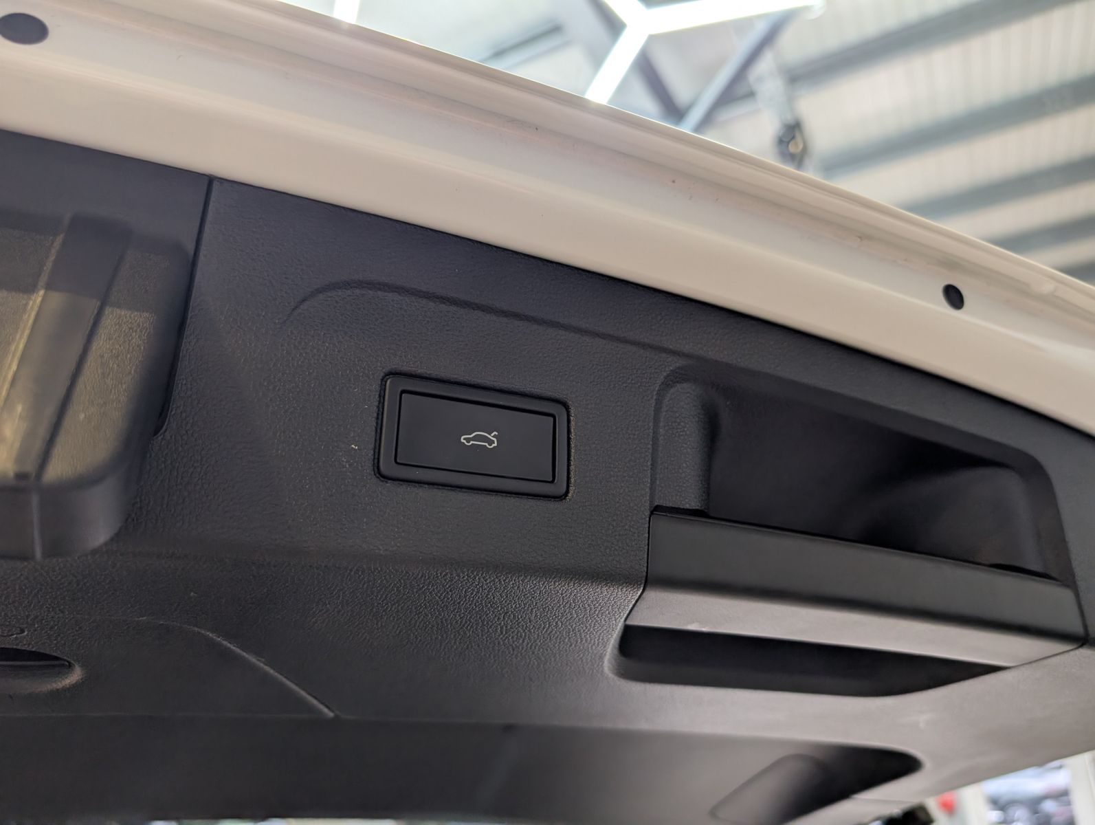 Fahrzeugabbildung Volkswagen Touran 2.0 DSG R-Line High. Pano 7-Si IQ.Dri AHK