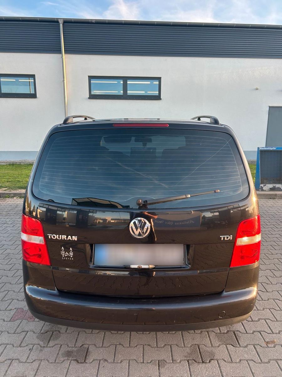 Volkswagen Touran 2006 — салон