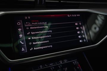 2023 AUDI RS6 — миниатюра 25