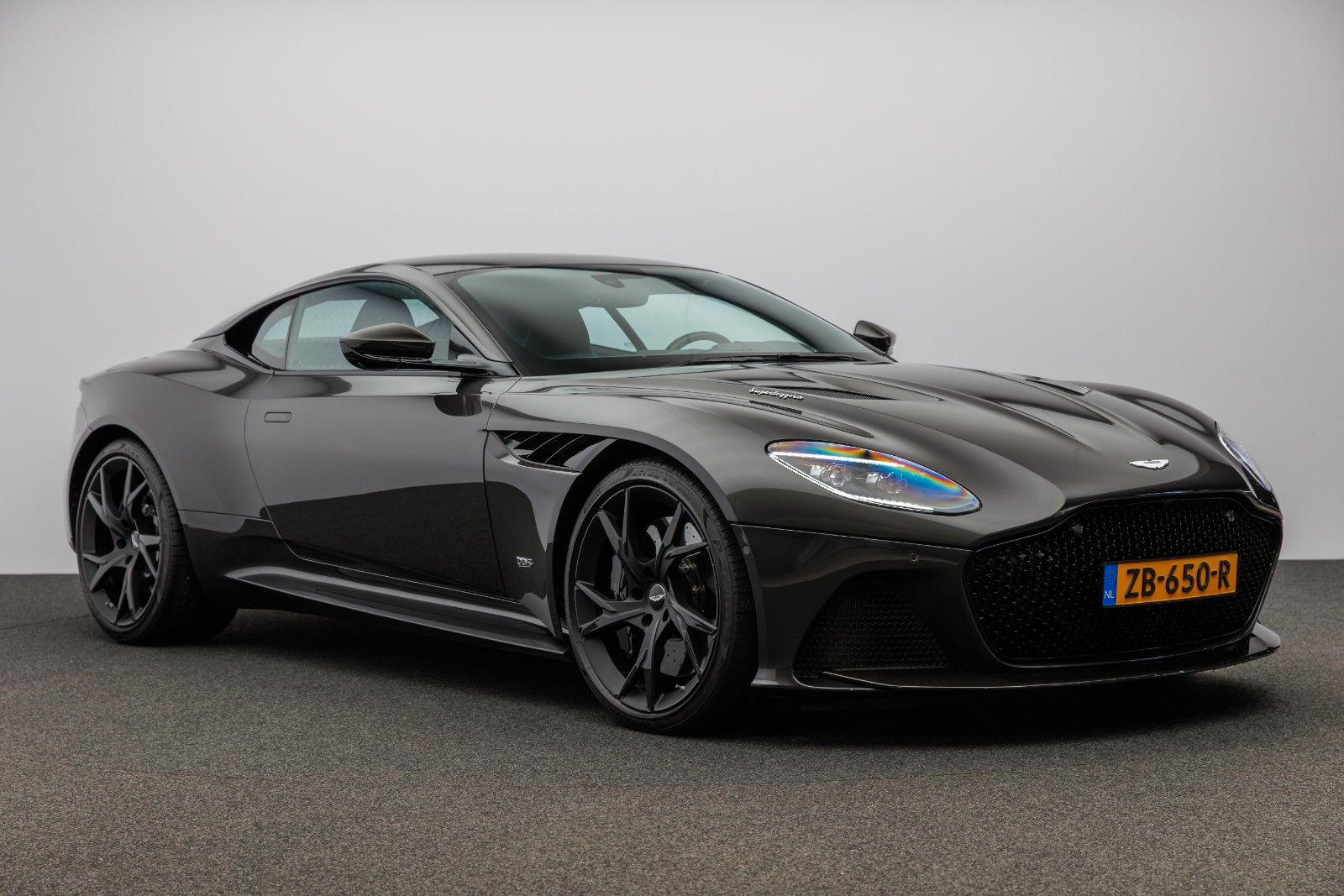 ASTON MARTIN DBS
