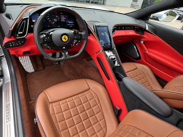 صورة 10 لـ 2021 Ferrari ROMA