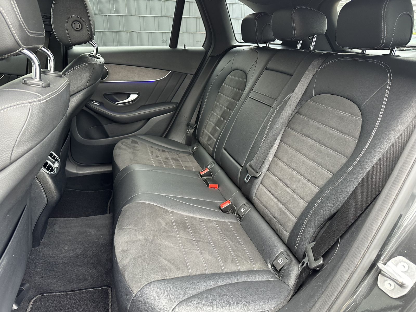 Fahrzeugabbildung Mercedes-Benz GLC 220d 4M 9G AMG-Line NAV+LED+SHZ+KAM+DIGDISPL