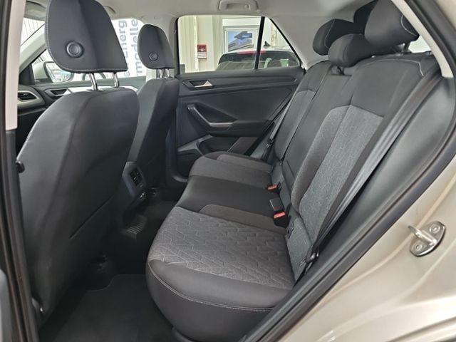 Fahrzeugabbildung Volkswagen T-Roc 1.5 TSI DSG Move AHK NAVI RFK SHZ