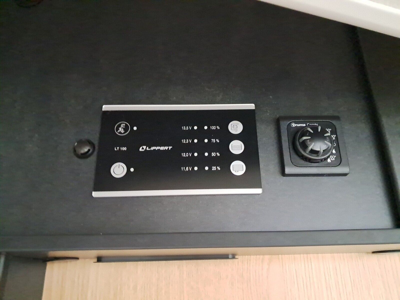 Fahrzeugabbildung Sunlight Adventure T 66S Automatik, Dörr Edition, TV