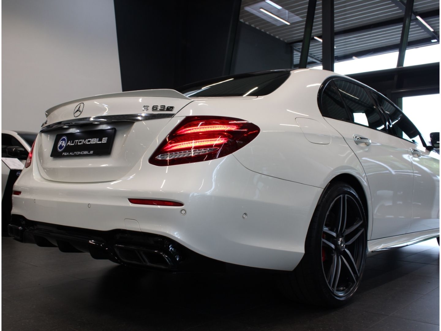 Fahrzeugabbildung Mercedes-Benz E 63 AMG S 4Matic+ Drivers*Pano*160k NP*VOLL
