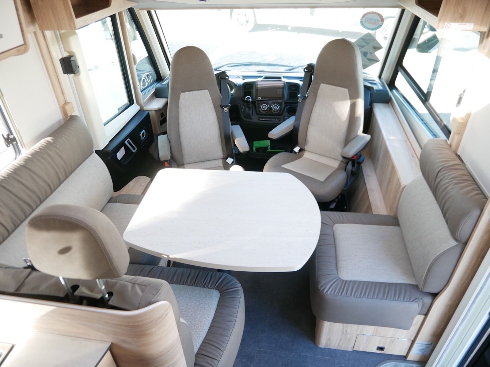 Fahrzeugabbildung Eura Mobil Integra Line IL 720 EB SAT, SOLAR, LUFTFEDERUNG