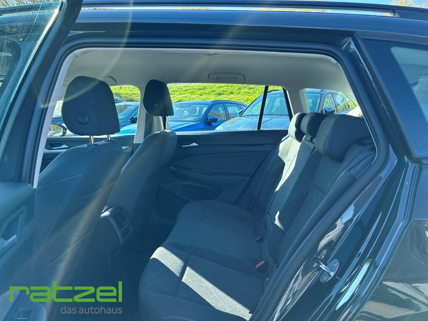 Fahrzeugabbildung Volkswagen Golf Variant Life 1.0 eTSI DSG Navi LED Matrix K
