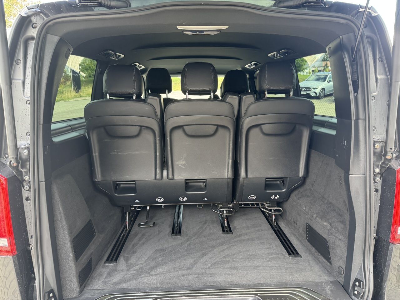 Fahrzeugabbildung Mercedes-Benz V 300d Avantgarde Ed. lang 4x4 Distronic*AMG*AHK