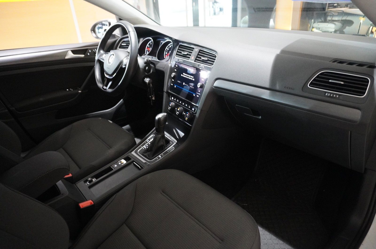 Fahrzeugabbildung Volkswagen Golf VII VARI. 1.5 TGI COMFORT. DSG NAVI/LED/ACC