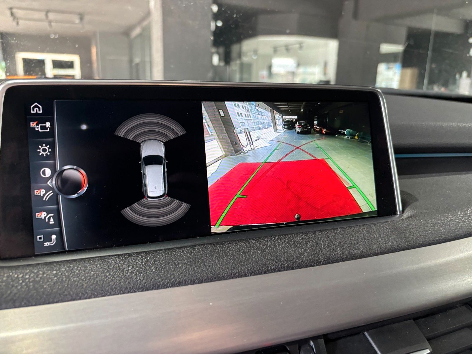 Fahrzeugabbildung BMW X5 xDrive40d *M-Paket*HUD*Pano*Harman-Kardon*KAM