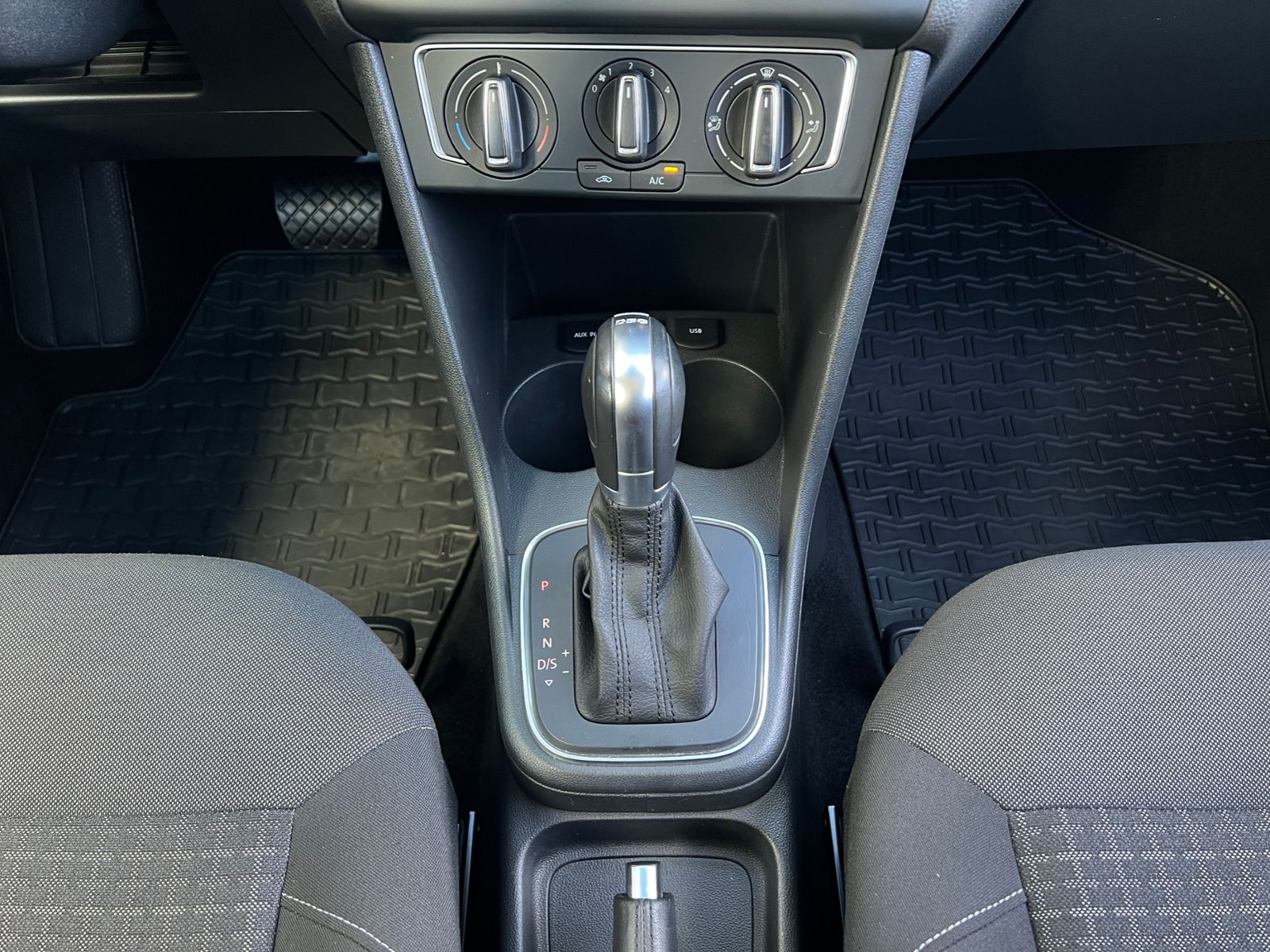 Fahrzeugabbildung Volkswagen Polo Comfortline 1.2 TSI DSG *Klima, Sitzhzg., P