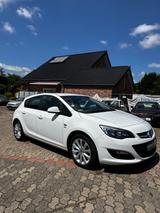 Opel Astra J Lim. 5-trg.ALU Garantie wenig KM - gebrauchte Opel Astra aus dem Jahr 2013