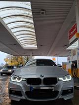 BMW 335d xDrive Touring / M-Paket / AHK / Unfallfrei - silberne BMW 335