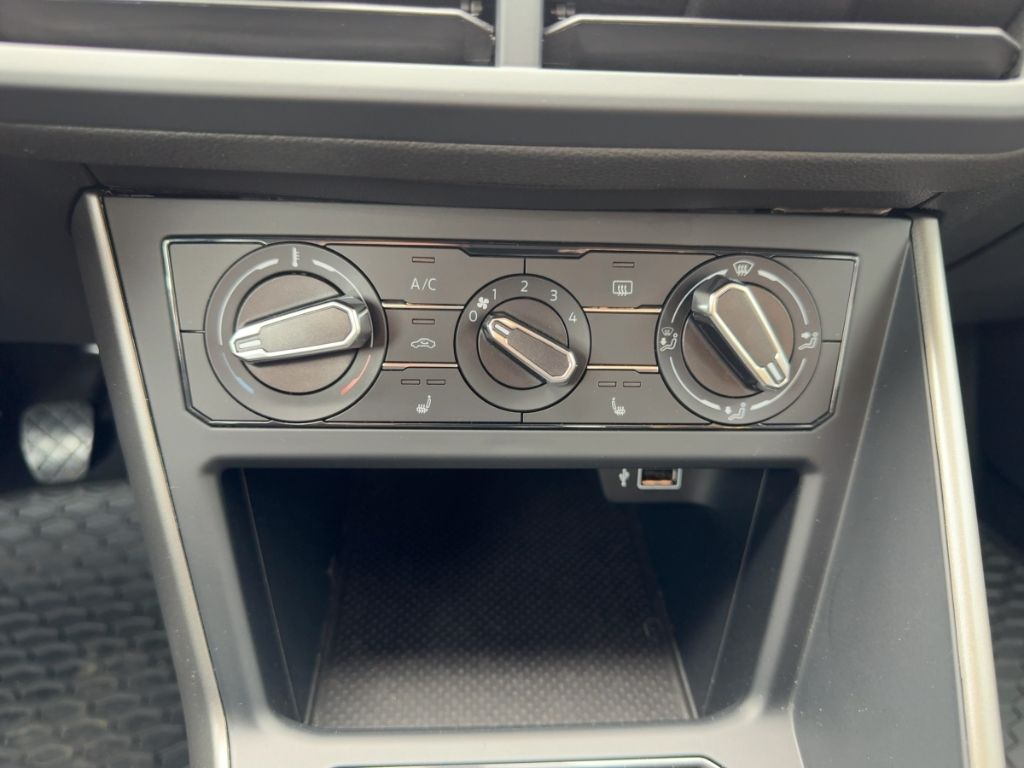 Fahrzeugabbildung Volkswagen Polo Comfortline Sitzheizung Klima Einparkhilf
