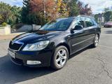 Skoda Octavia Combi 1.4 TSI Family AHK Navi PDC Tempom - Skoda Octavia aus 2012 mit Benzin-Antrieb: Kombi, 1.4