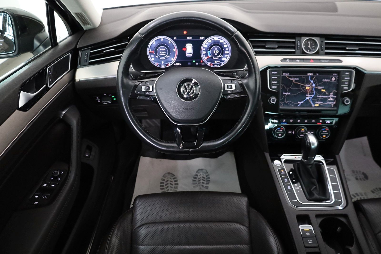 Fahrzeugabbildung Volkswagen Passat Variant Highline 4M Leder,Massage,ACC,360