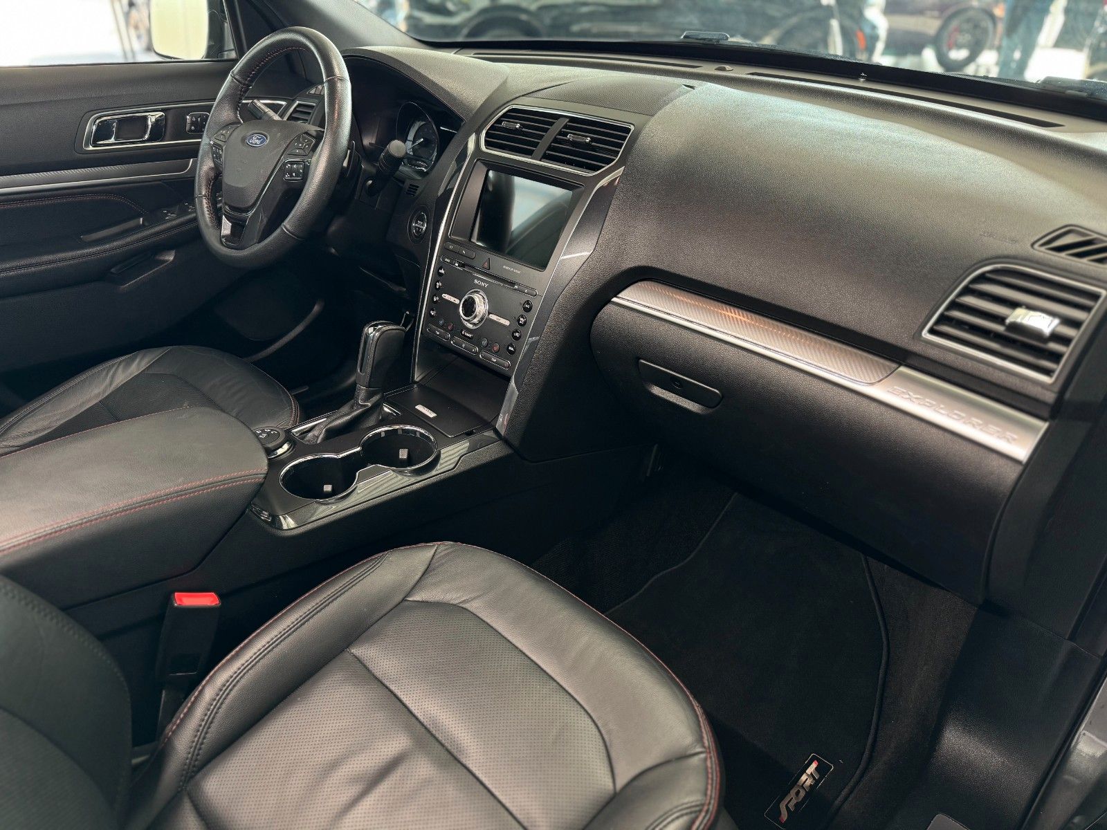 Fahrzeugabbildung Ford Explorer Sport 3,5 V6 4WD Automatik 7-Si.  PANO