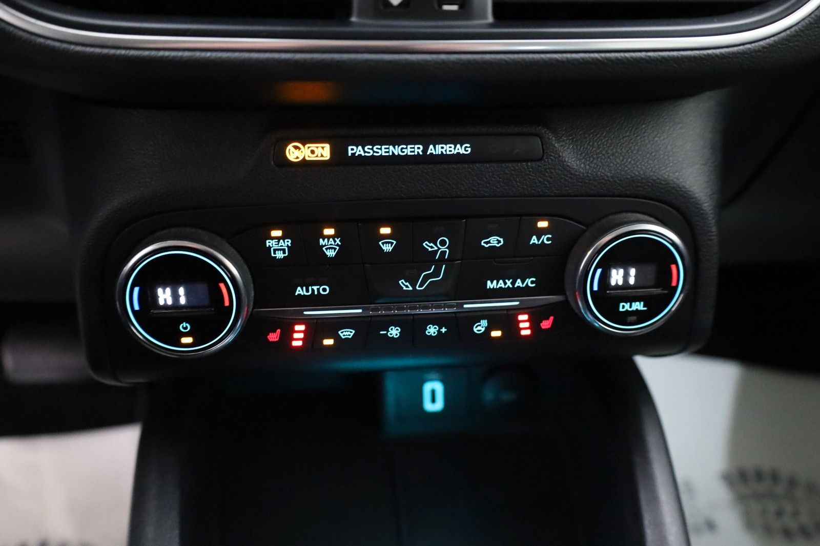 Fahrzeugabbildung Ford Focus Turnier Active Navi,LED,Kamera,PDC,SR+WR