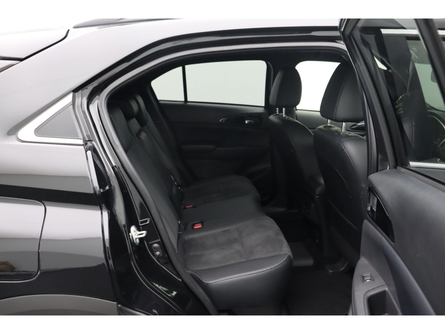Fahrzeugabbildung Mitsubishi Eclipse Cross Plus Select Hybrid 4WD