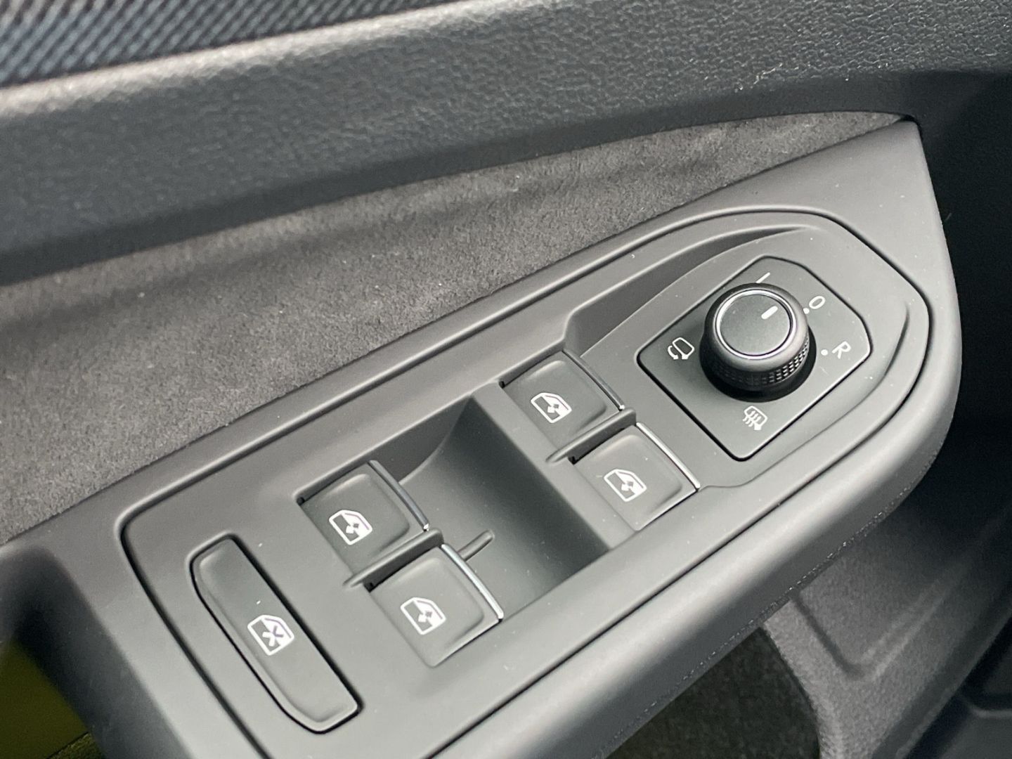 Golf VIII R-Line 1.5 eTSI DSG Black Style Kamera