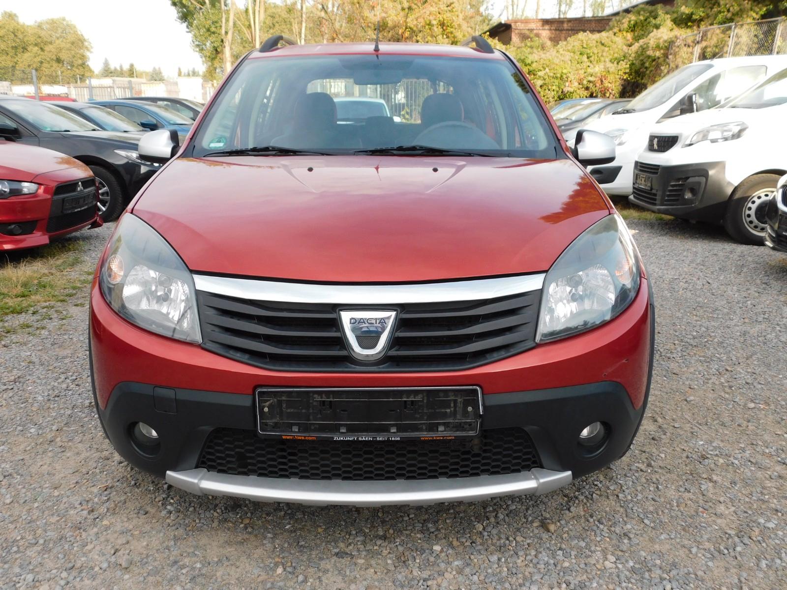 Dacia Sandero 2012 — rear view