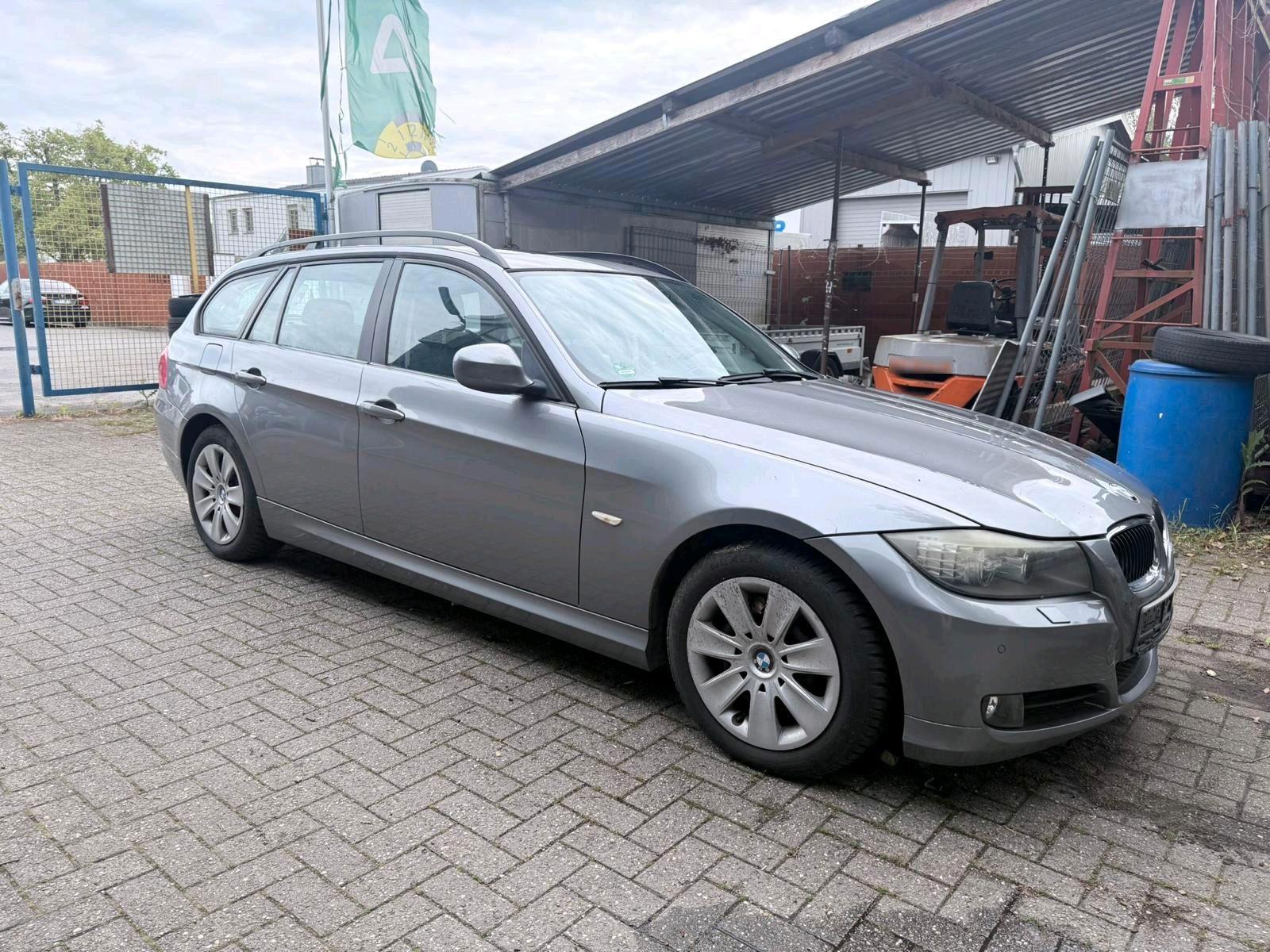 BMW 318 2010 — photo 5