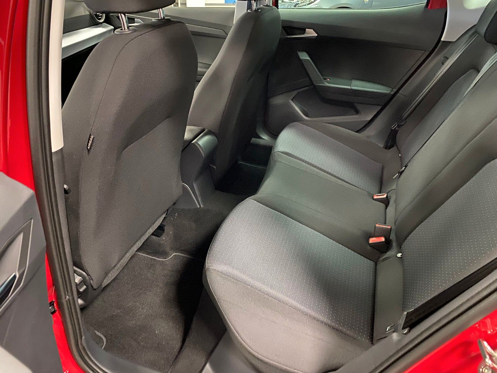 Fahrzeugabbildung SEAT Arona 1.0 TSI Style DSG+FACELIFT+NAVI+SunSet+PDC