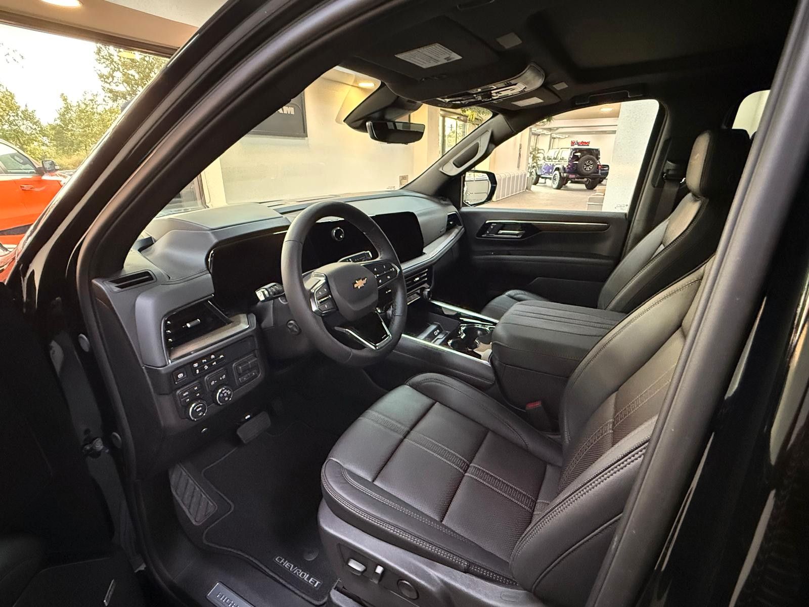 Fahrzeugabbildung Chevrolet 2026 SUBURBAN HIGH COUNTRY 24"-PANORAMA