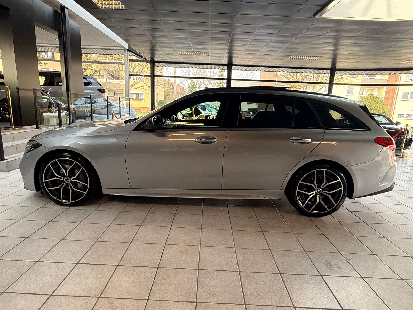 Fahrzeugabbildung Mercedes-Benz C 300TD/AMG/PANO/AMBIENTE/KAMERA/LED/MASSAGE