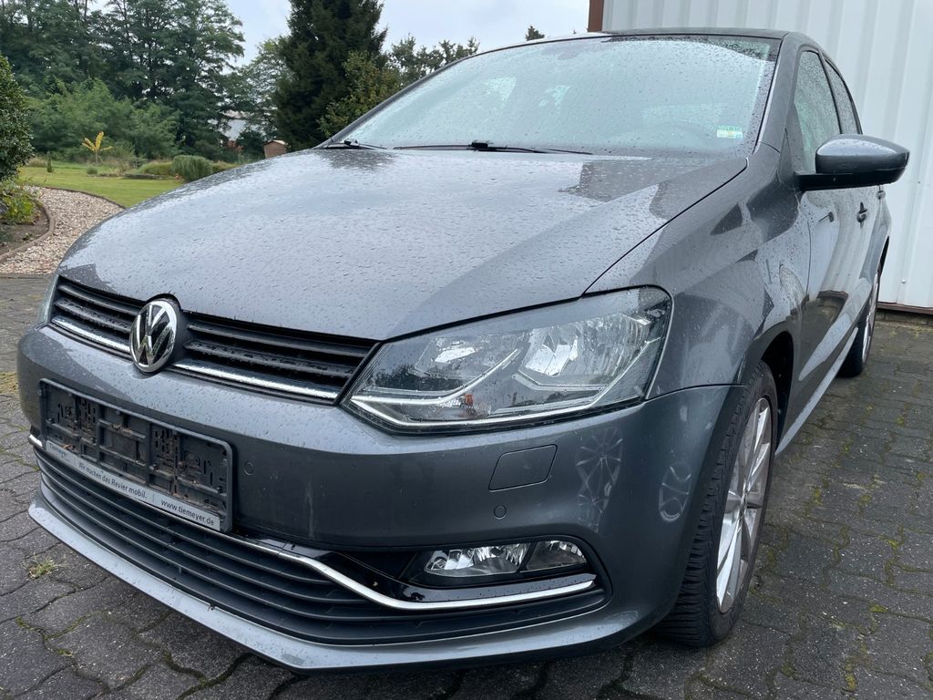 VOLKSWAGEN Polo