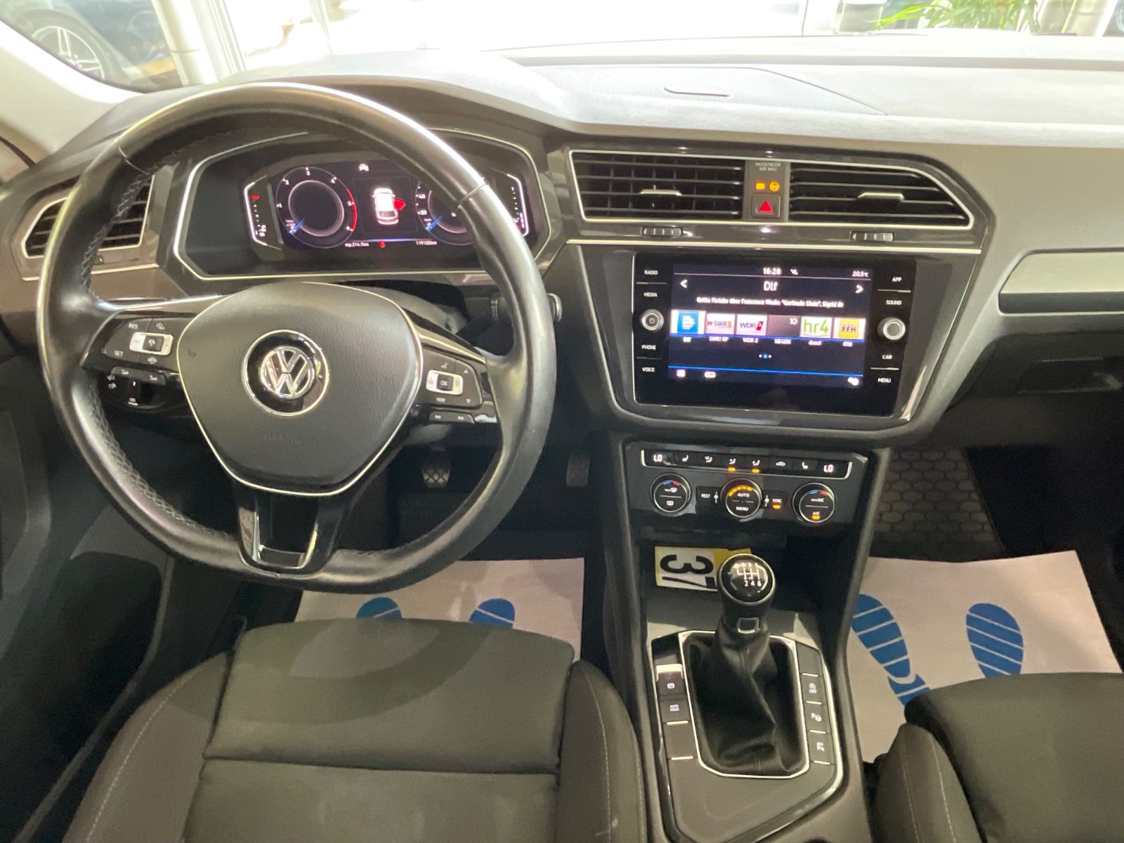 Fahrzeugabbildung Volkswagen Tiguan Comfortline 2.0TDI *DIGITALTACHO*LED*360°