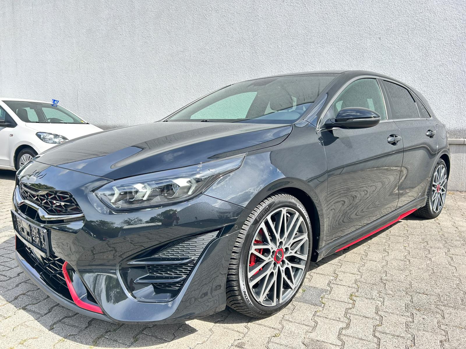 Kia Ceed GT 2.HD|AKPRAPOVIC|4xSHZ|KAMERA|18"|DIGITAL