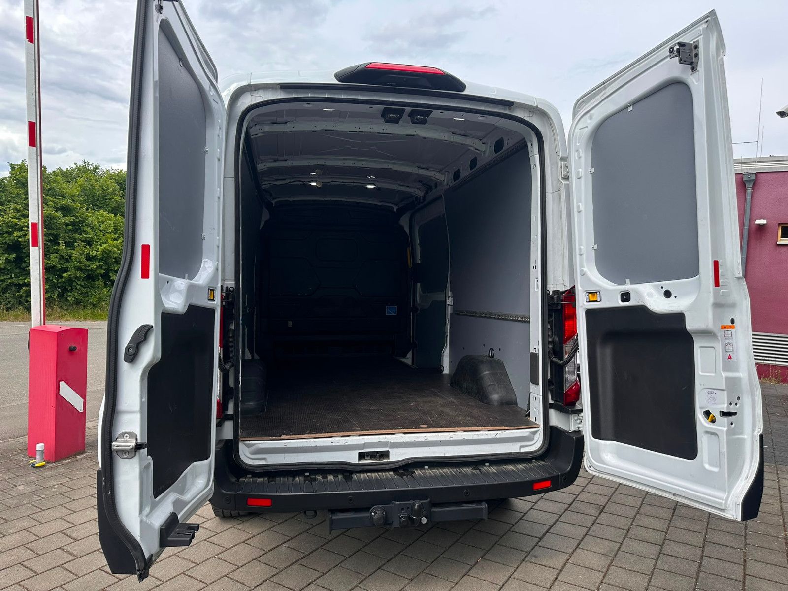 Fahrzeugabbildung Ford Transit 350 L3H2 Trend*ACC*360°*AHK*