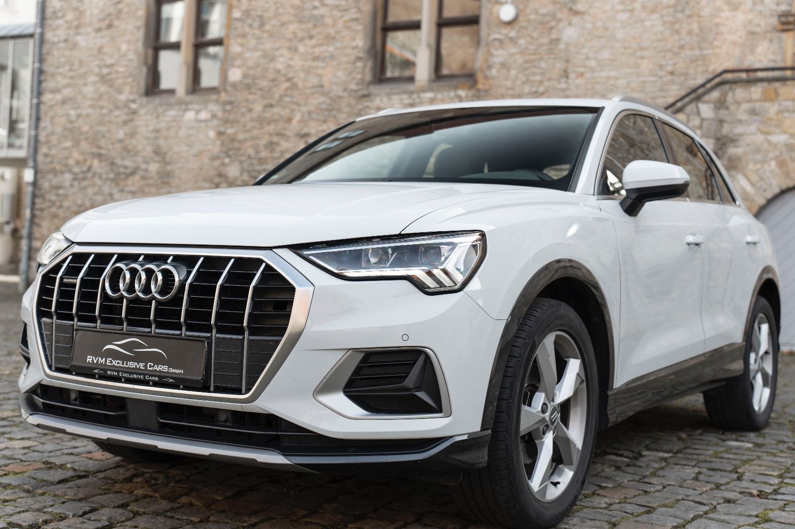 Fahrzeugabbildung Audi Q3 35 TDI QUATTRO DSP LED TOTW NAV TEMPOMAT