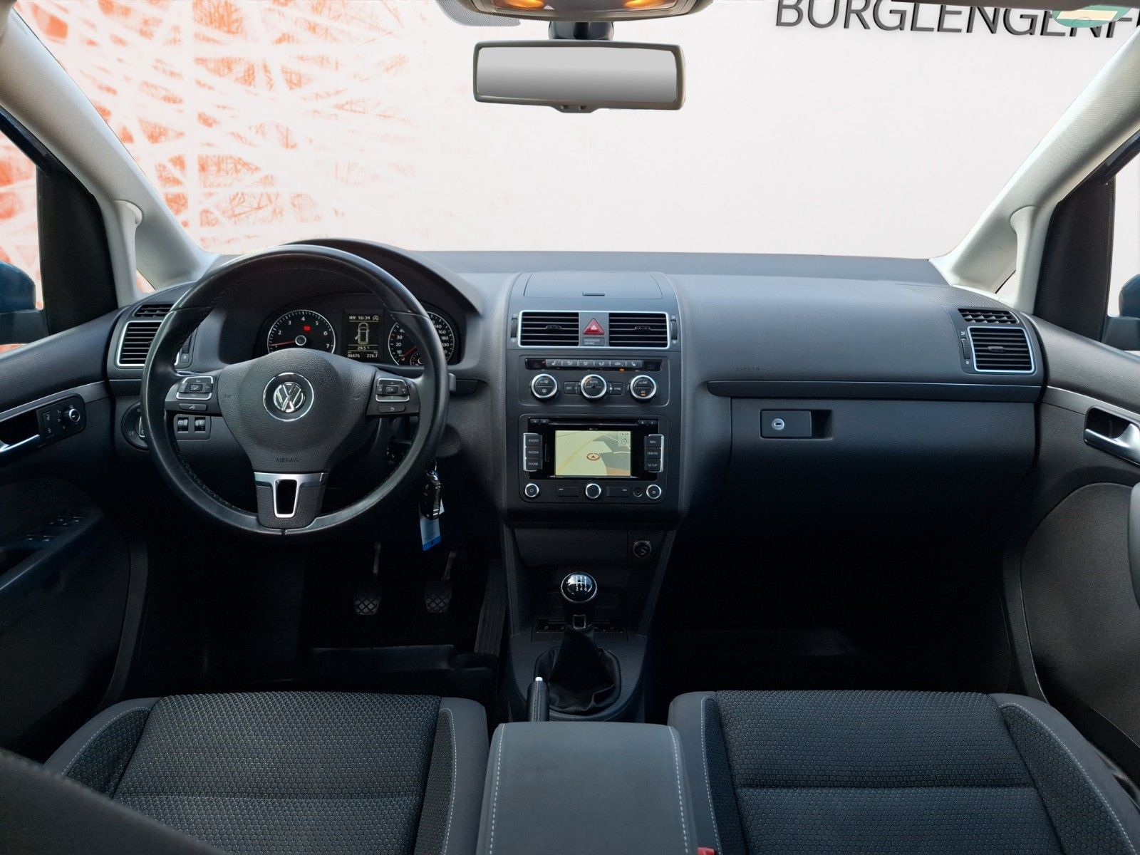 Fahrzeugabbildung Volkswagen Touran Comfortline BMT ! 7-Sitzer ! Navi ! AHK !