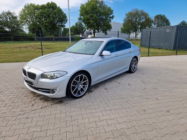 BMW 523i -