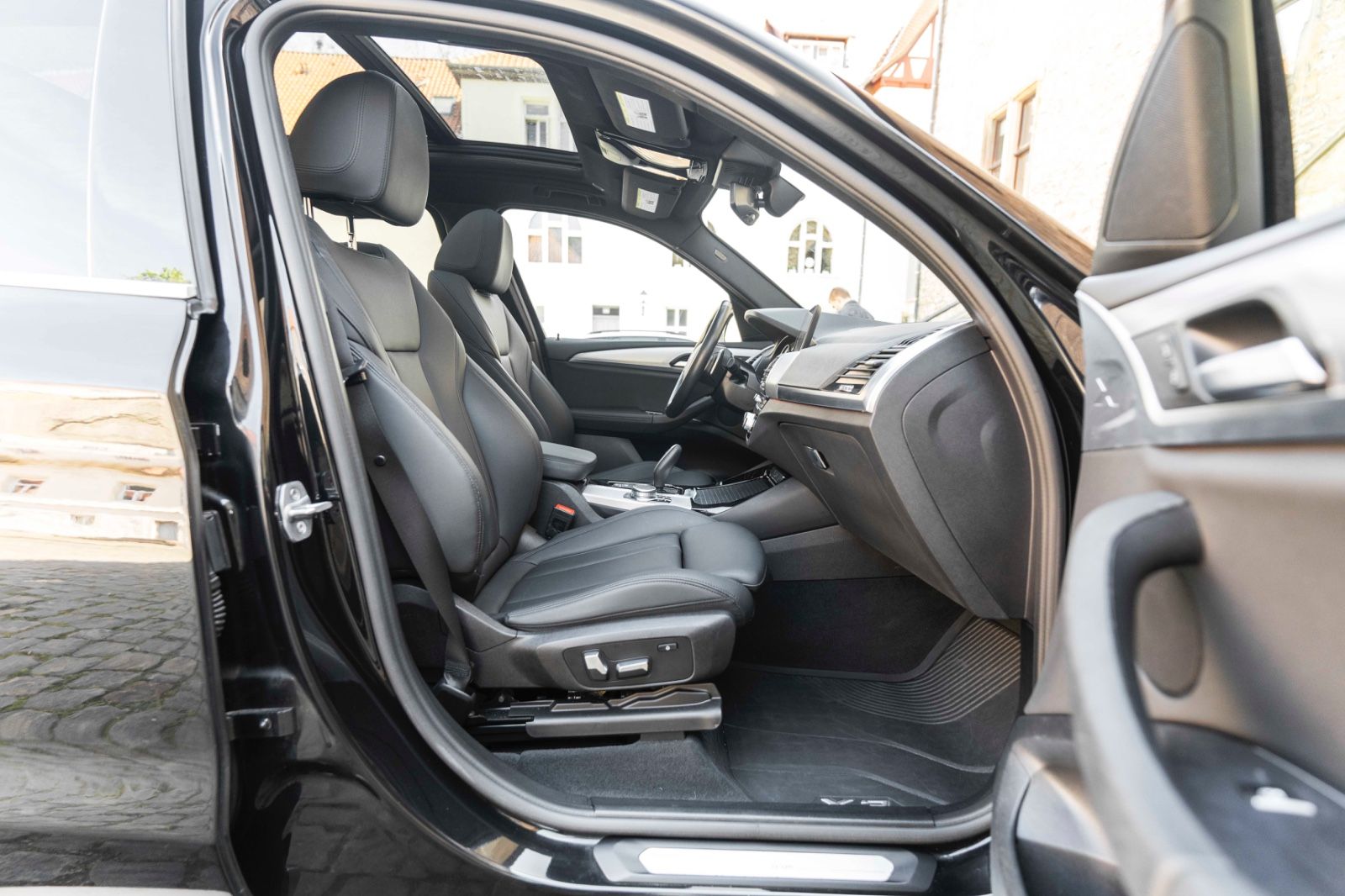Fahrzeugabbildung BMW X3 xDrive 30i xLine LED Pano HIFI Driving Assist