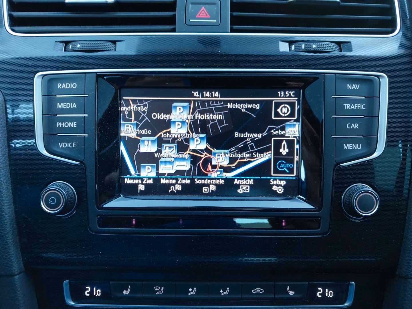 Fahrzeugabbildung Volkswagen Golf GTD 2.0 TDI Leder+Pano+Navi+Kamera+AHK