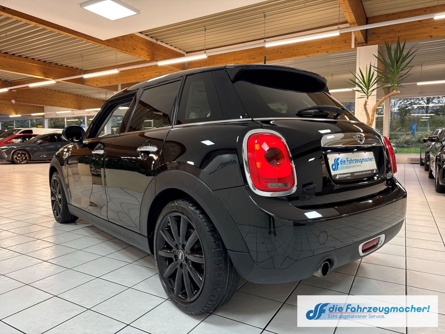 Fahrzeugabbildung MINI Cooper Mehrzonenklima Ambientebeleuchtung SHZ Ke