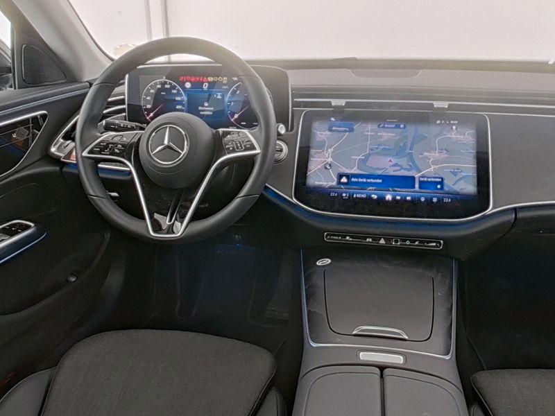 Mercedes-Benz E 220 T d , AVANTGARDE AHK DISTR KAMERA SPUR