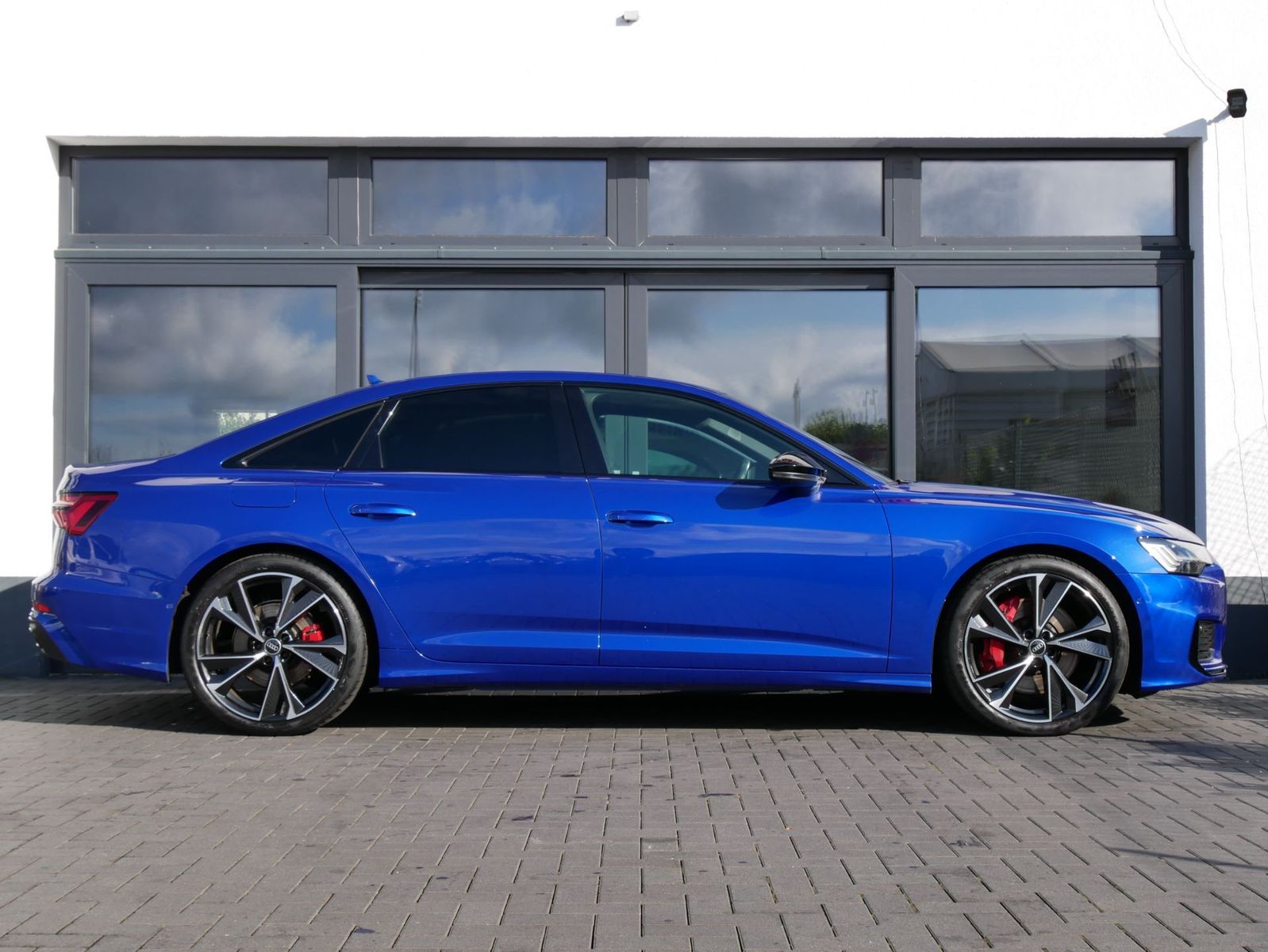 Fahrzeugabbildung Audi A6 55 TFSI e quattro sport MATRIX LED 21" B&O