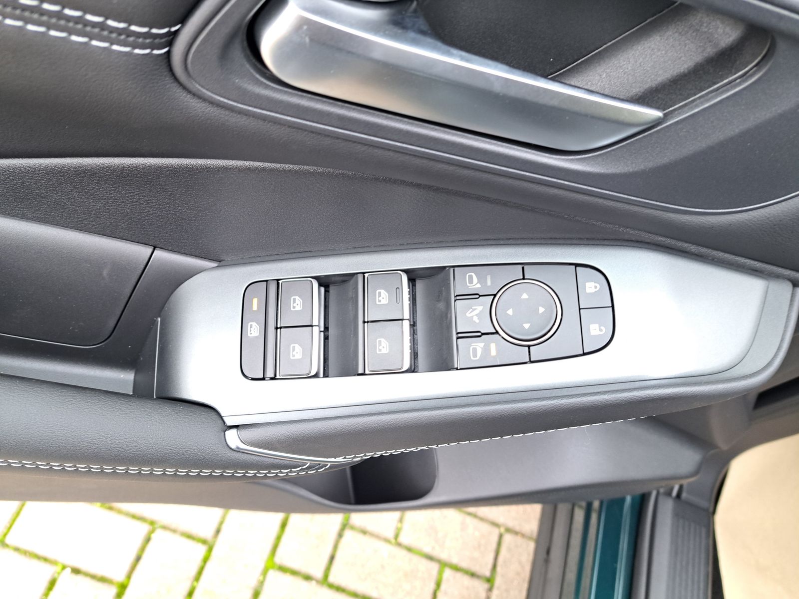 Fahrzeugabbildung Nissan Qashqai N-Connecta 1.3 MHEV 158PS Xtronic WINTER