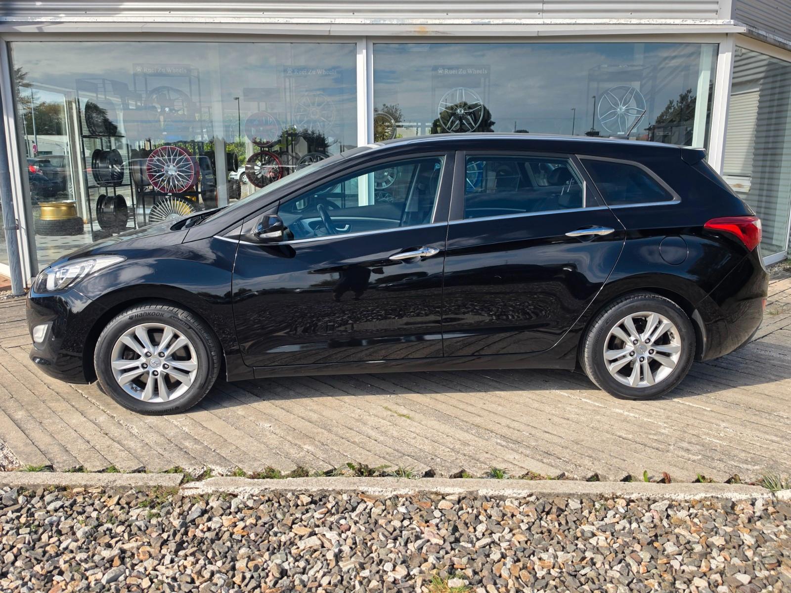 Hyundai i30 2015 — салон