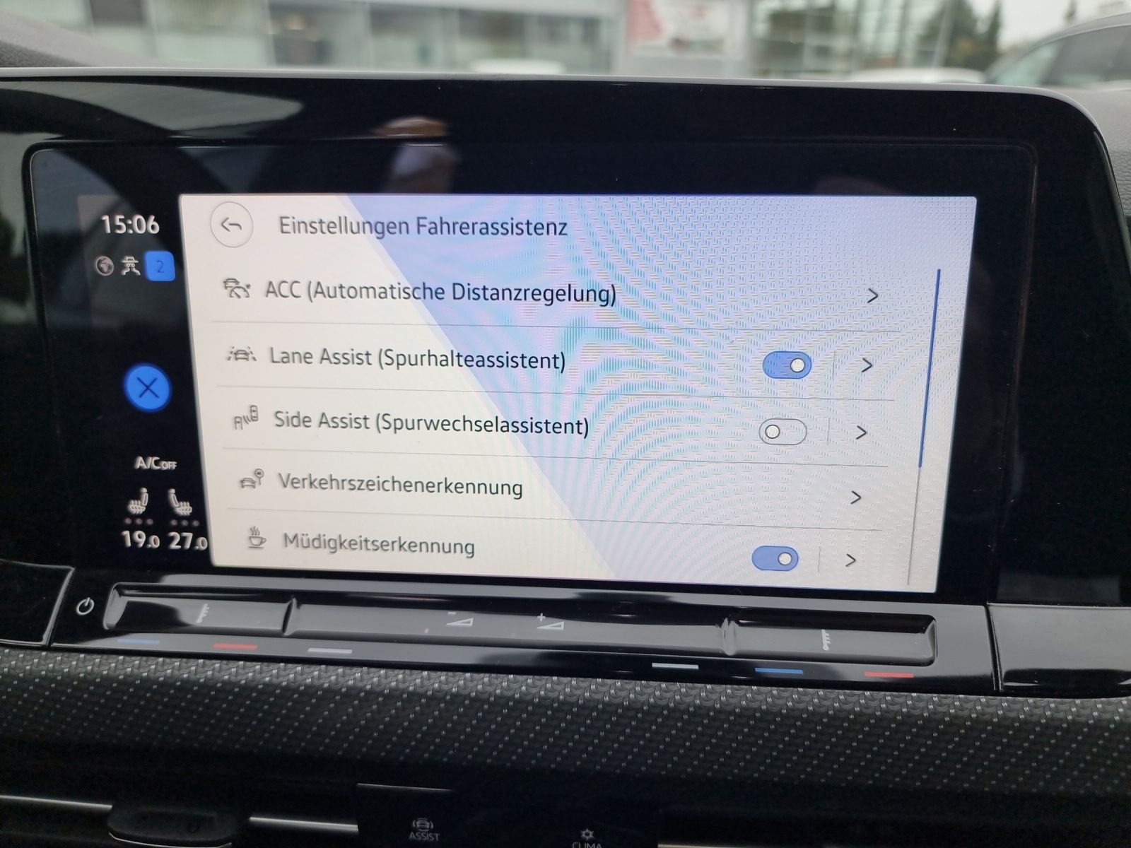 Fahrzeugabbildung Volkswagen Golf VIII R 4M  DSG Matrix Navi Harman AID ACC R