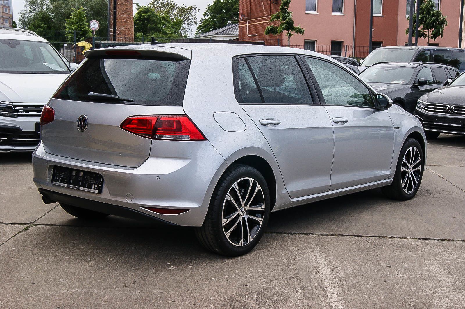 Fahrzeugabbildung Volkswagen Golf VII 1.6 TDI Lounge Bi-XENON NAVIGATION PDC