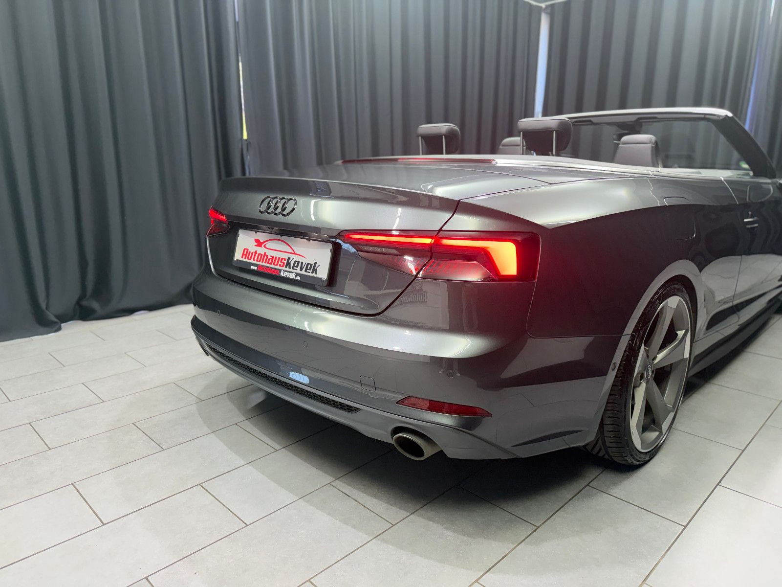 Fahrzeugabbildung Audi A5 Cabriolet S-LineB&O|MASSAGE|RS-SITZE|360°