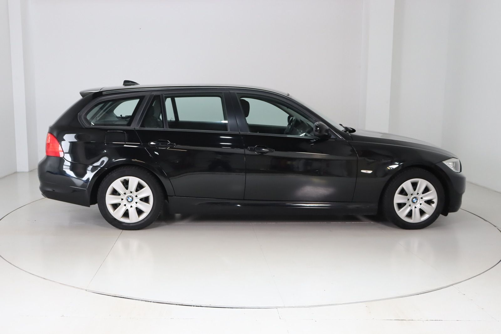 Fahrzeugabbildung BMW 320i touring * Sitzhzg. * Navi