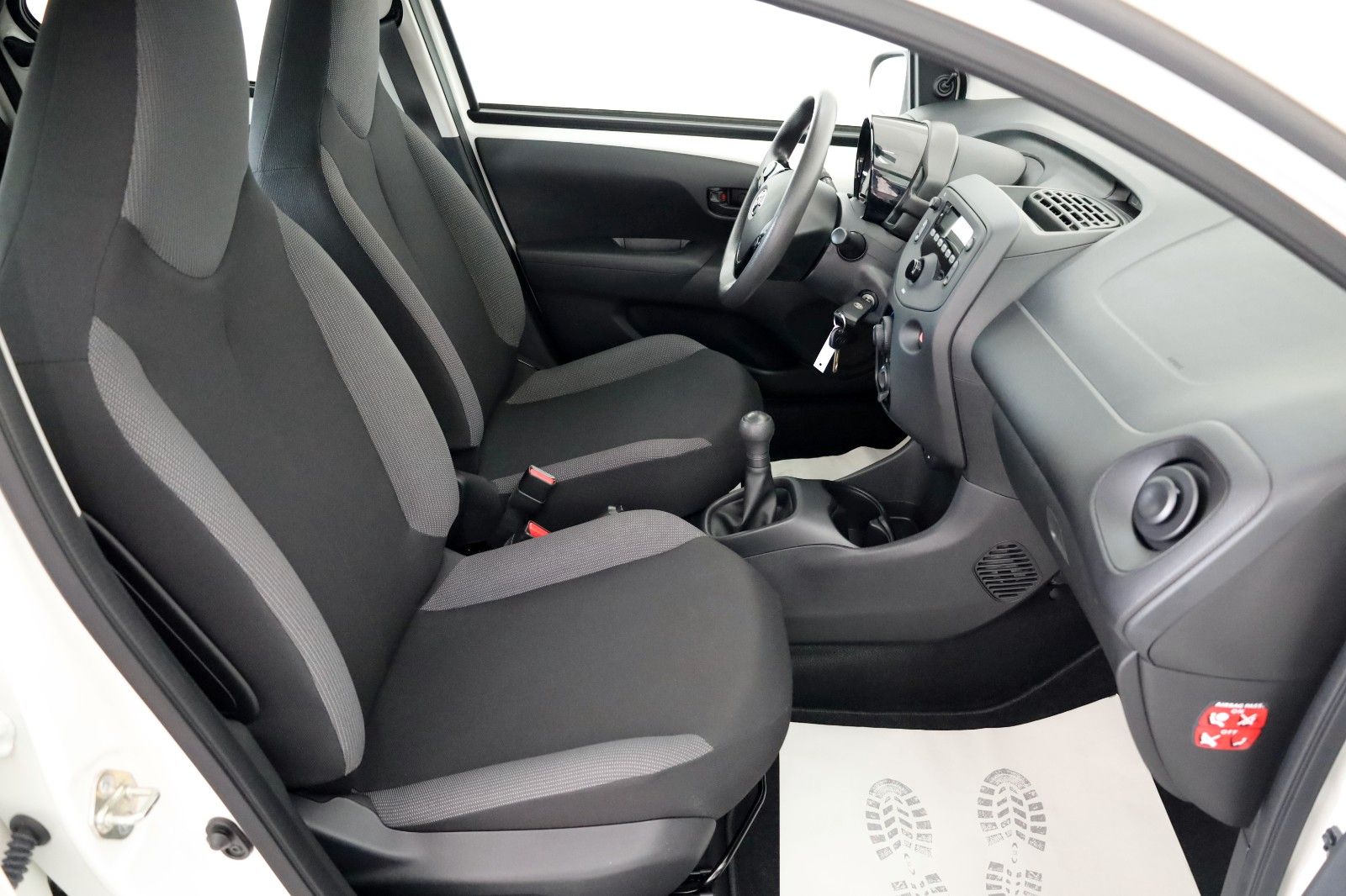 Fahrzeugabbildung Toyota Aygo AYGO x Modellpflege,Klima, 8 fach bereift!