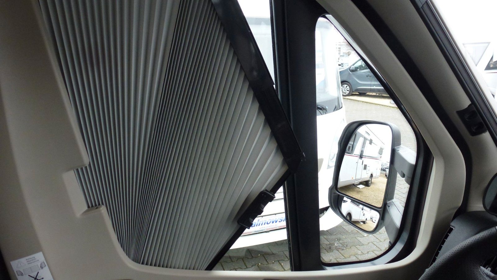 Fahrzeugabbildung Roller Team Kronos 295 M - Face to Face + 6 Schlafplätze -