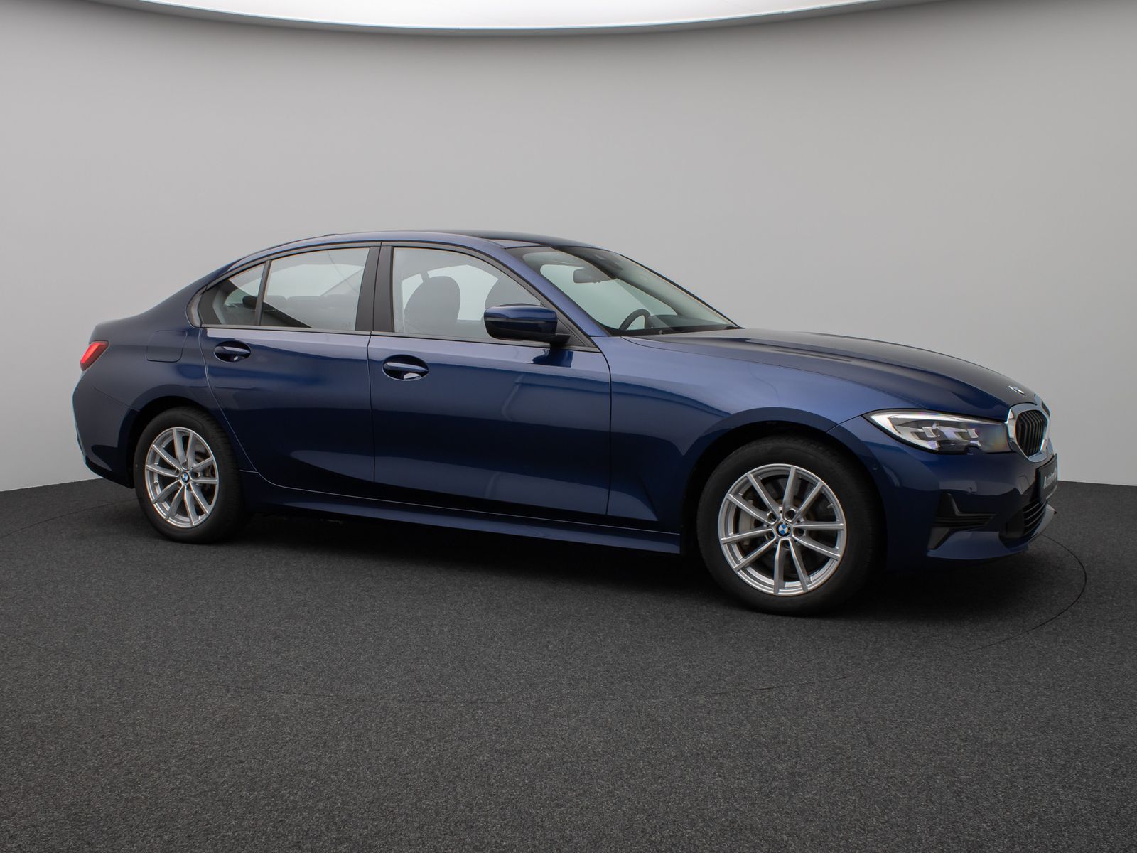 Fahrzeugabbildung BMW 330e CockPitPr Navi PDC Alarm Geschwindigkeitsre